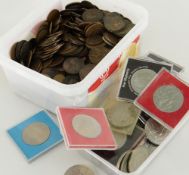 ASSORTED BRITISH PRE-DECIMAL COINAGE together with some cased and uncased commemorative crowns