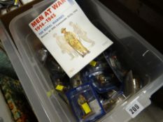 ASSORTED DEL PRADO 'MEN AT WAR' FIGURINES (mint and boxed) (30)