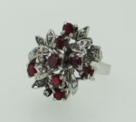 18CT WHITE GOLD DIAMOND & GARNET SET CLUSTER RING, 5.4grams