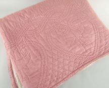 VINTAGE PINK/CREAM TRADITIONAL QUILT