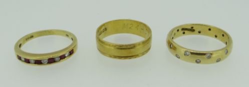 9CT YELLOW GOLD SAPPHIRE CLUSTER RING together with 18ct gold and silver eternity ring and yellow