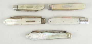 COLLECTION OF FIVE SILVER BLADED MOTHER-OF-PEARL HANDLED FRUIT KNIVES to include Birmingham 1922 (