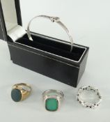 9CT GOLD BLOODSTONE SIGNET RING, silver belt bracelet, silver and green stone signet ring, 825