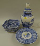 MODERN SPODE ITALIAN LAMP, PLATES, CAKE STAND & SALAD BOWL