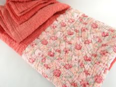 VINTAGE CORAL BORDERED FLORAL QUILT