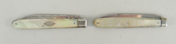 TWO BELIEVED GEORGIAN SILVER BLADED MOTHER OF PEARL HANDLED FRUIT KNIVES. (2)