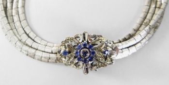18CT WHITE GOLD & SAPPHIRE FIVE STRAND NECKLACE of rectangular block design having flower head