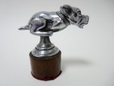 VINTAGE CAR MASCOT - THE TELCOTE PUP Trademark Mascot circa 1930, 7cms H, 10cms L.