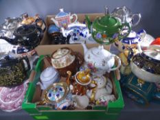 TEAPOTS. A LARGE COLLECTION of mixed examples.