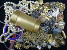PARCEL OF MIXED YELLOW METAL AND OTHER JEWELLERY