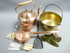 ANTIQUE & LATER COPPER & BRASS WARE to include a copper kettle with acorn knop, a brass skillet with