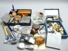 TRAY OF MIXED COLLECTABLES to include an interesting continental porcelain napkin ring with monogram