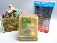 VINTAGE STYLE & MODERN TOYS & GAMES including a boxed desktop arcade unit for iPad mini, a bubble