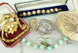 ASSORTED COSTUME & DRESS JEWELLERY to include cameo bracelet in Naples box, matching bracelet and