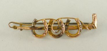 9CT GOLD RIDING CROP BAR BROOCH IN BOX, 2.3gms