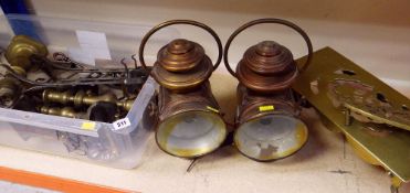 ASSORTED ANTIQUE BRASSWARE including small footman, trivet stand and two vintage French carbide