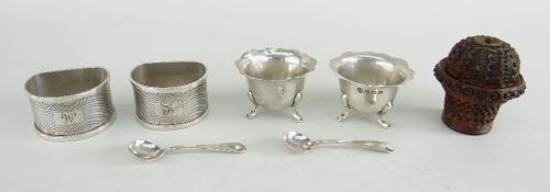 ASSORTED SILVER & COLLECTABLES to include two salts and spoons, pair of napkin rings and a carved
