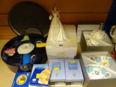 ASSORTED MODERN ROYAL WORCESTER CERAMICS including circular boxed coffee set together with two