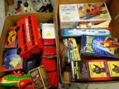 ASSORTED JAPANESE VINTAGE TIN PLATE & CLOCKWORK TOYS (some boxed) and a wood fort (2 boxes)