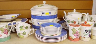 COLLECTION OF WEDGWOOD 'SARAH'S GARDEN' QUEEN'S WARE TABLEWARE