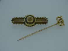FIFTEEN CARAT GOLD OBLONG BAR BROOCH, 2.8grms