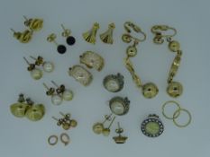 SUNDRY PAIRS OF PEARL & OTHER EARRINGS