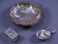 SILVER SHELL BUTTER DISH, 2.8 ozs, Birmingham 1915, a silver matchbox holder on corner ball feet