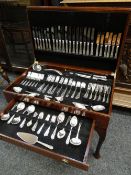 MODERN MAHOGANY CANTEEN OF ELECTROPLATED CUTLERY & FLATWARE