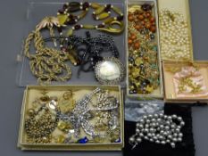 COSTUME JEWELLERY, a good parcel of mixed pearl and other necklaces, brooches ETC