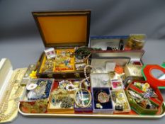 VICTORIAN & LATER COSTUME JEWELLERY, a good mixed quantity