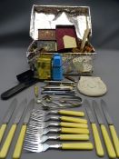 MIXED COLLECTABLES, a quantity including a vintage beadwork purse, scent bottles, pocket knives,