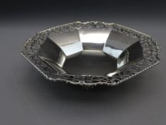 SILVER OCTAGONAL FRUIT BOWL with pierced rim and on four raised feet, 317grms, 23cms, 1931