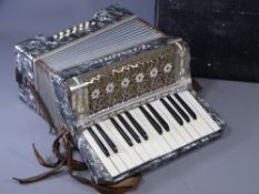 CASED VISSIMIO VINTAGE ACCORDION