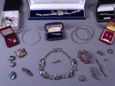 EXCELLENT SELECTION OF HALLMARKED & STERLING SILVER JEWELLERY