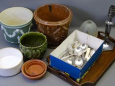 MIXED GROUP OF COLLECTABLES to include a Wedgwood green Jasperware planter, a salt glazed