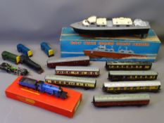 MODEL RAILWAY - Wrenn spares, four 08 shunter bodyshells, 8F bodyshell, 2-6-4 chassis, five Hornby