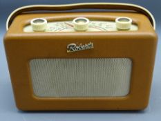 ROBERTS PORTABLE VINTAGE RADIO, 14cms H, R200