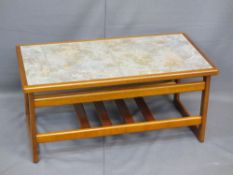 STYLISH MID CENTURY TEAK TILED TOP COFFEE TABLE, 39.5cms H, 84.5cms L, 44.5cms W