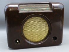 BUSH VINTAGE BAKELITE RADIO, 25cms H, DAC 90A