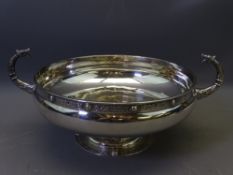 PEDESTAL CIRCULAR SILVER BOWL decorated in the Celtic style and with curved serpent handles, 25 troy