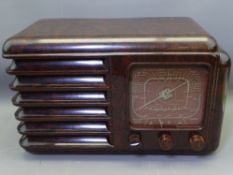 J G GRAVES 3833 VINTAGE BAKELITE RADIO, 23cms H, 1930s, rare