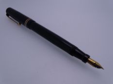 SWAN MABIE TODD - Vintage (1930s) Black Swan Mabie Todd 0160 Leverless fountain pen with gold trim
