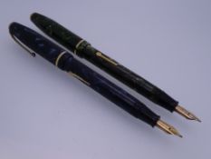 CONWAY STEWART - Vintage (1950s) Green Marble with Black Veining Conway Stewart 550 'Dinkie'