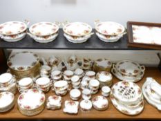 ROYAL ALBERT OLD COUNTRY ROSES TEA & DINNERWARE, approximately 140 pieces including four covered