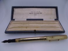SWAN MABIE TODD - Vintage (1930s) 9ct Gold Swan Mabie Todd Leverless fountain pen with alternating