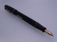 SWAN MABIE TODD - Vintage (1940s) Black Swan Mabie Todd 3240 Self Filler fountain pen with gold trim