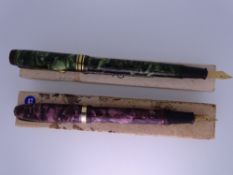 CONWAY STEWART - Vintage (early 1950s) Green Marble Conway Stewart No. 388 fountain pen with gold