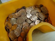 LARGE COLLECTION OF UNCIRCULATED 1967 ONE PENNY COINS (approx. 893), approx. weight 8.43kg