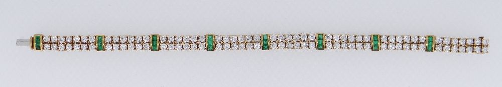 18CT GOLD DIAMOND & EMERALD BRACELET, total diamond weight 6cts approx., total emerald weight 1ct