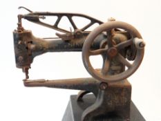 VICTORIAN SINGER SEWING MACHINE, MODEL 29K4, the leather working or cobblers model mounted on a cast